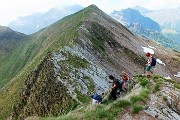 79 Saliscendi in cresta di erba e rocce